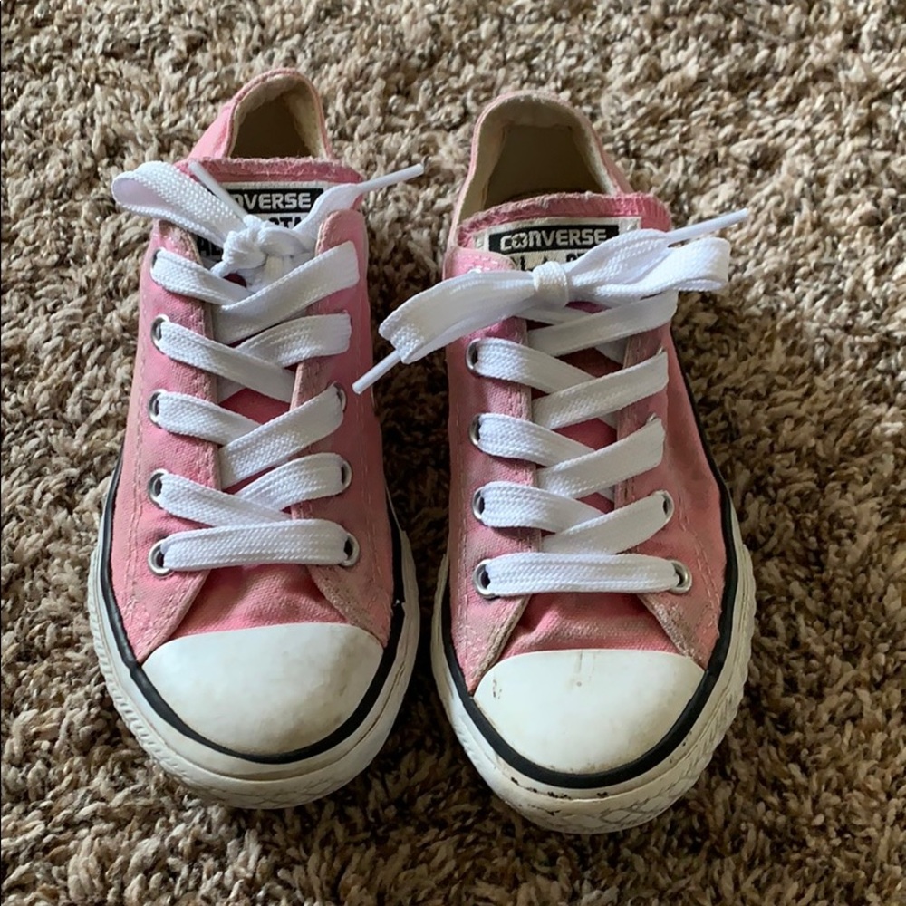 Converse tennis shoes